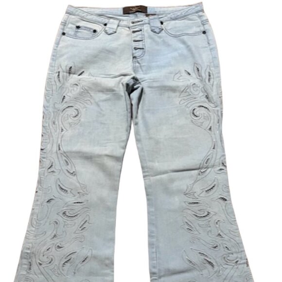 Duchesse Light Wash Distressed Bootcut Flare Stretch Jeans Floral Eyelet Size 11 - Picture 1 of 10
